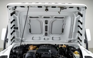 Land-Rover-Defender-1996-SUV-8