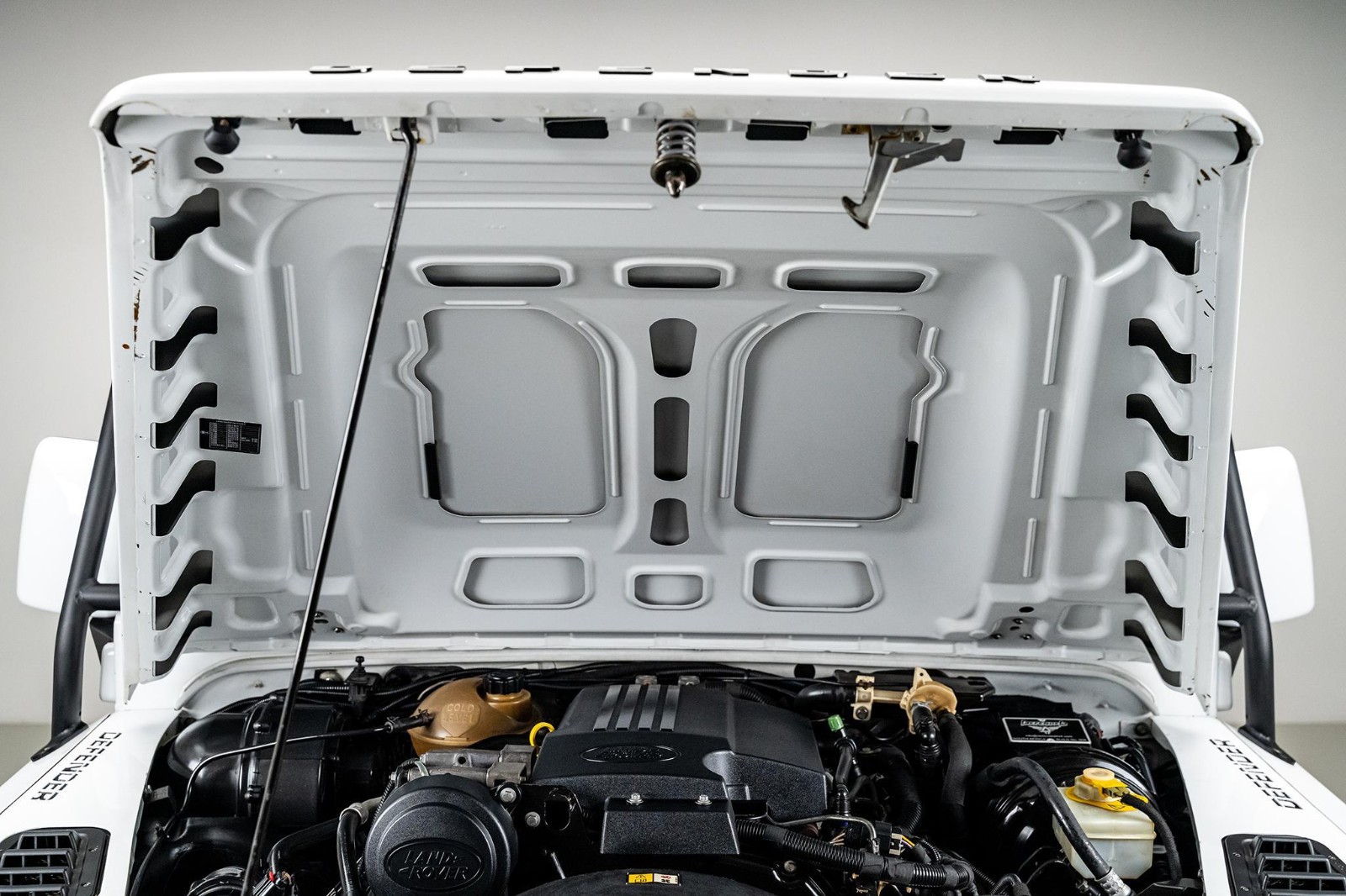 Land-Rover-Defender-1996-SUV-8