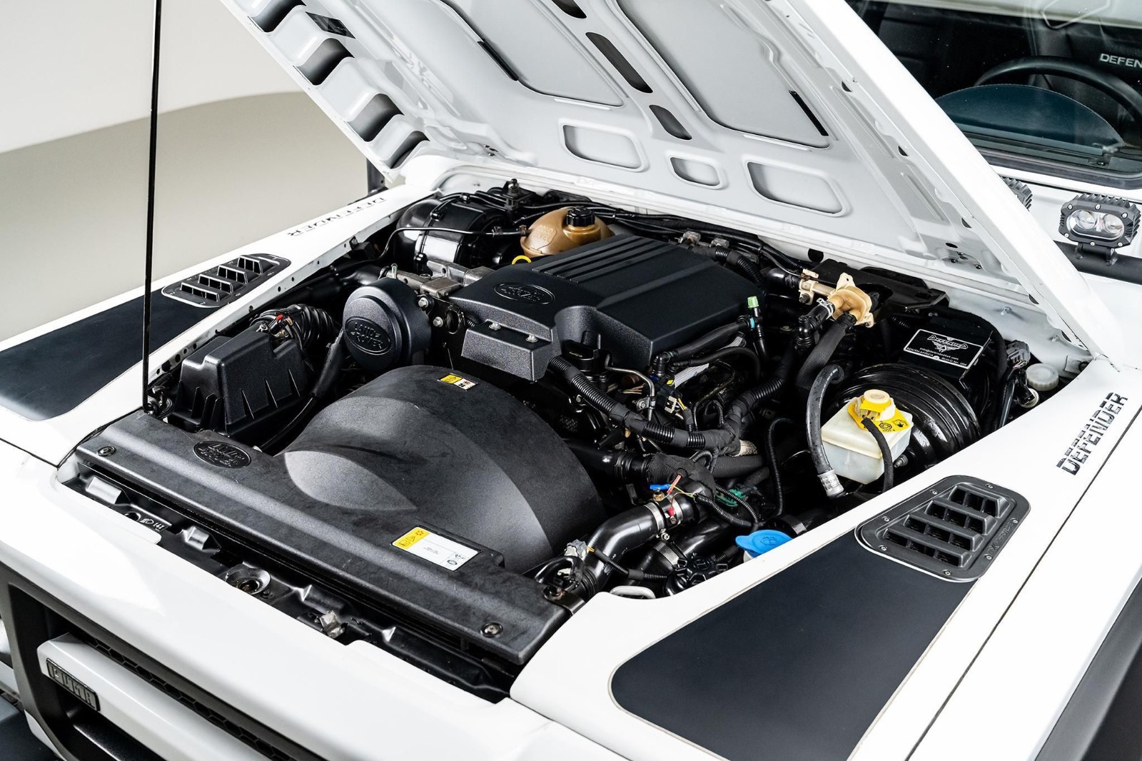 Land-Rover-Defender-1996-SUV-9