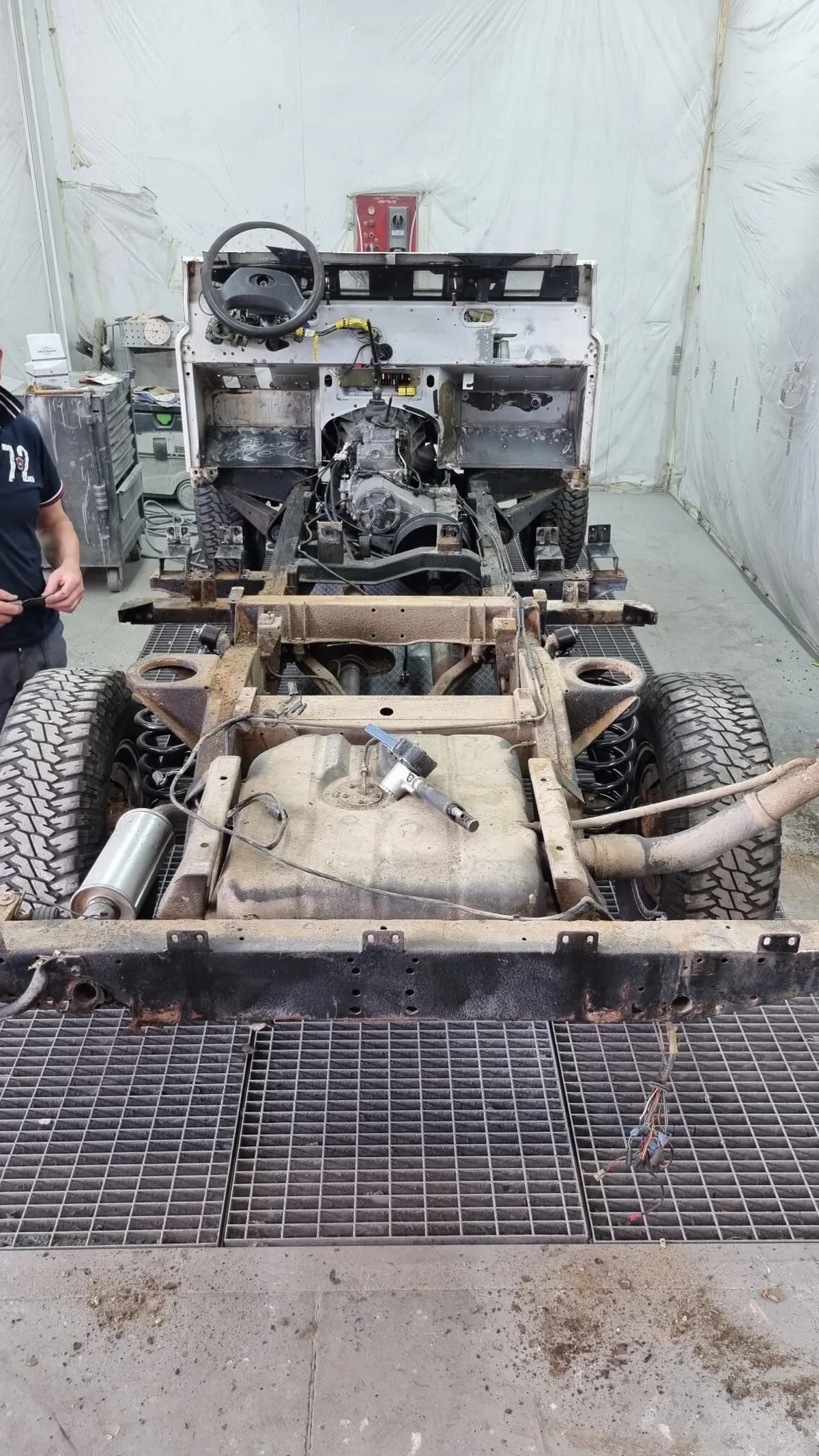 Land-rover-110-1994-White-Tan-10