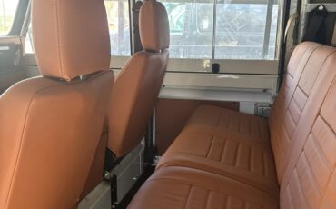 Land-rover-110-1994-White-Tan-13