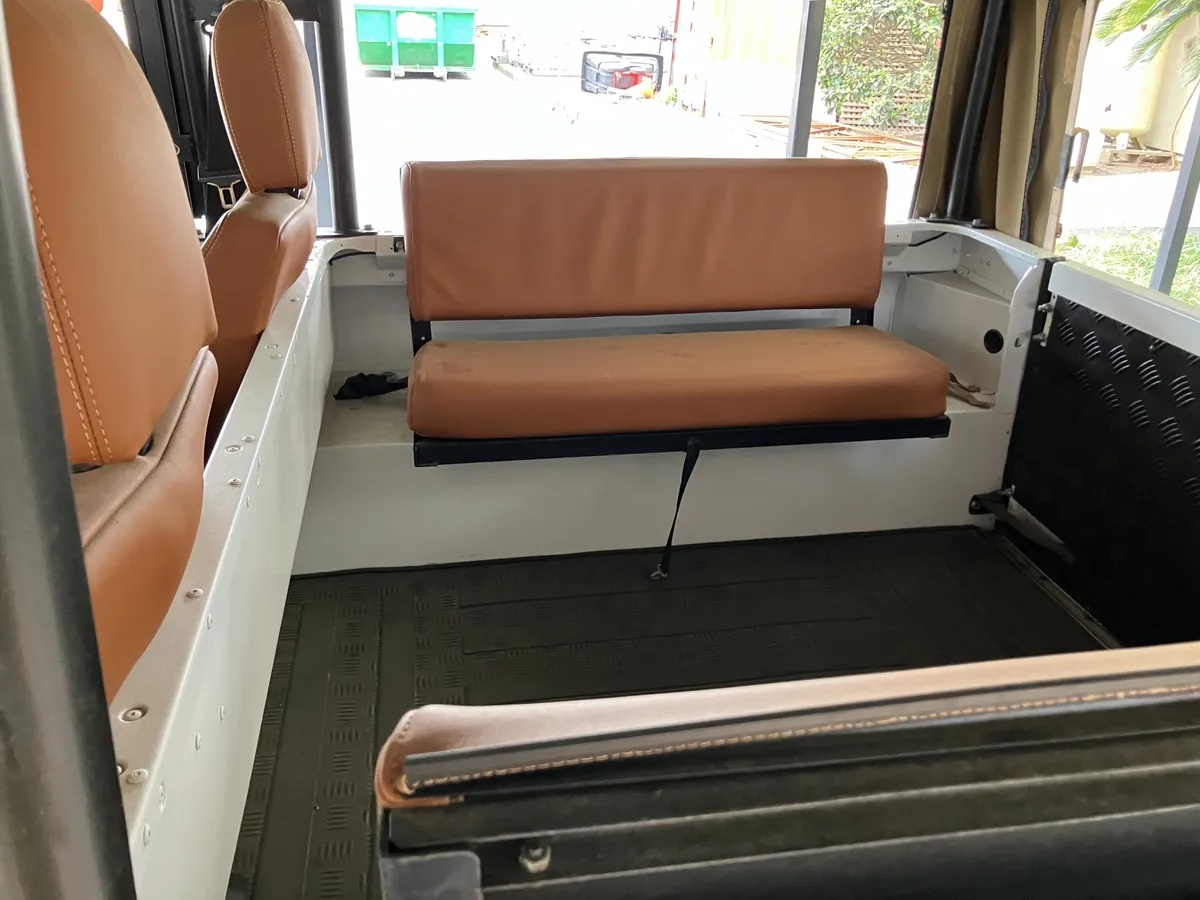 Land-rover-110-1994-White-Tan-16