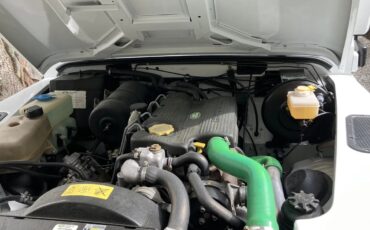 Land-rover-110-1994-White-Tan-17