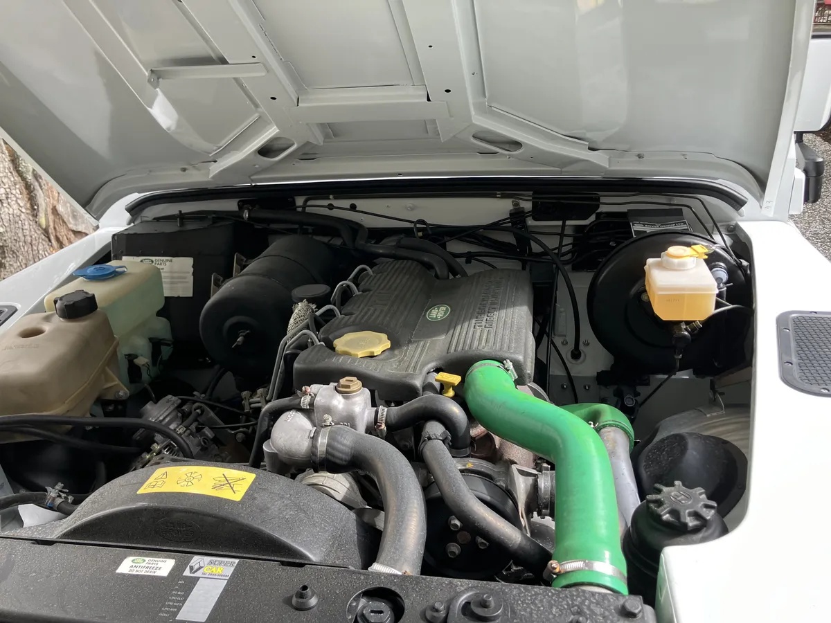 Land-rover-110-1994-White-Tan-17