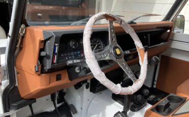 Land-rover-110-1994-White-Tan-18