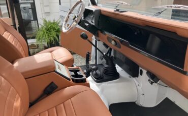 Land-rover-110-1994-White-Tan-19