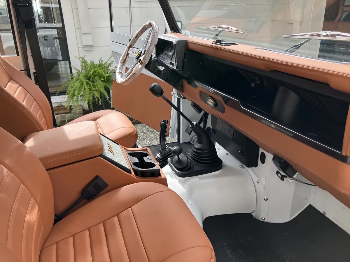 Land-rover-110-1994-White-Tan-19