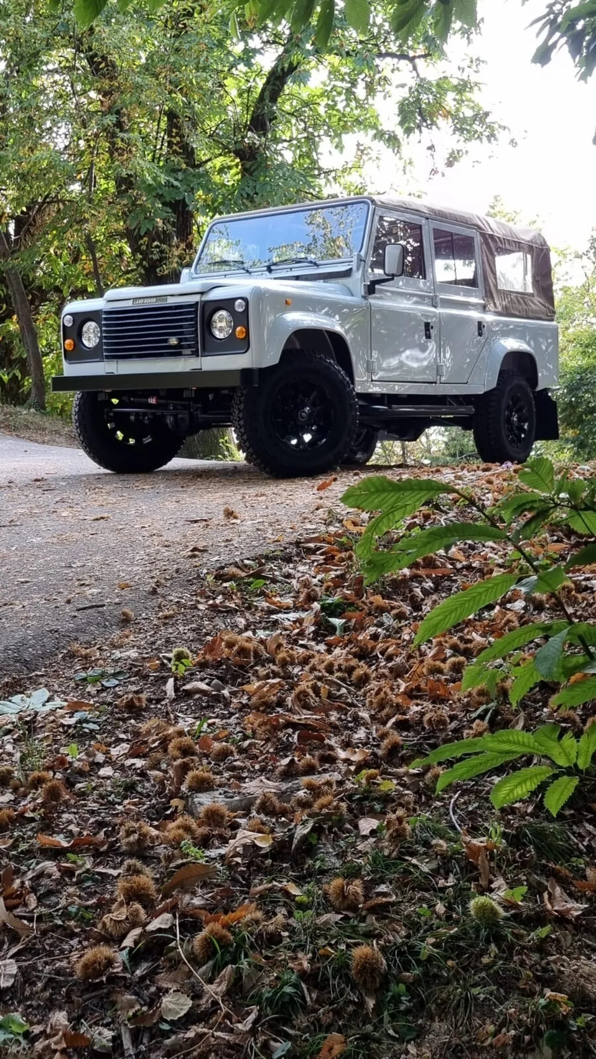 Land-rover-110-1994-White-Tan-2