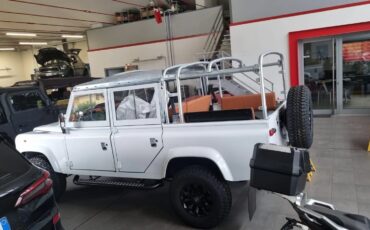 Land-rover-110-1994-White-Tan-6