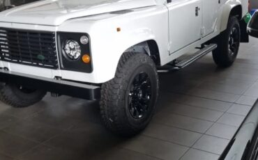 Land-rover-110-1994-White-Tan-7