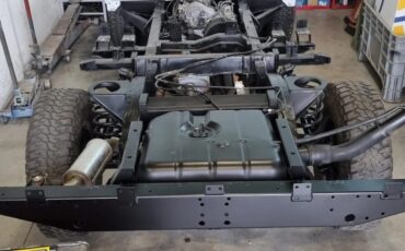 Land-rover-110-1994-White-Tan-8