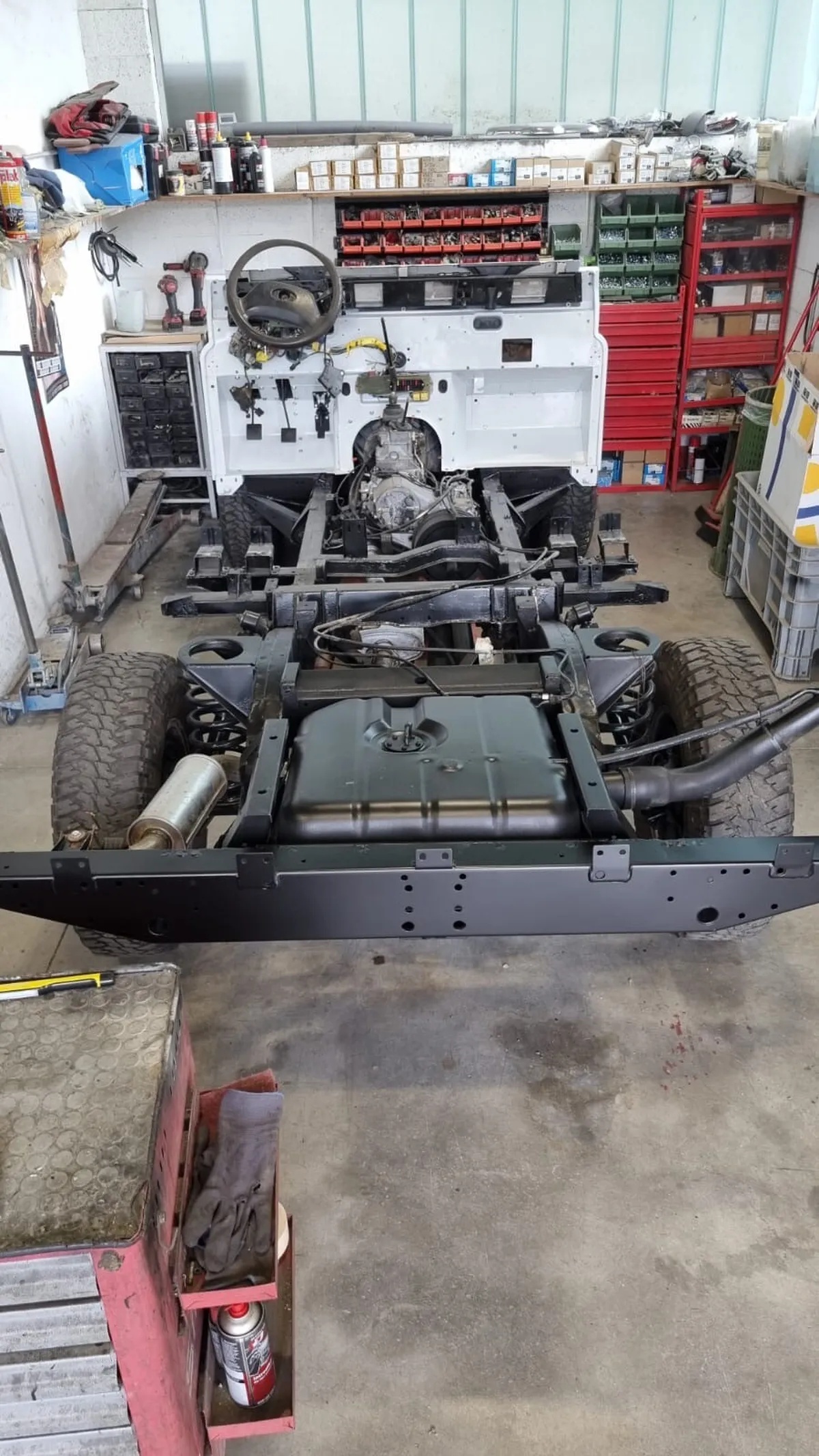 Land-rover-110-1994-White-Tan-8