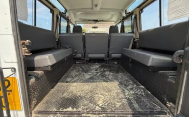 Land-rover-Defender-1987-White-Grey-1