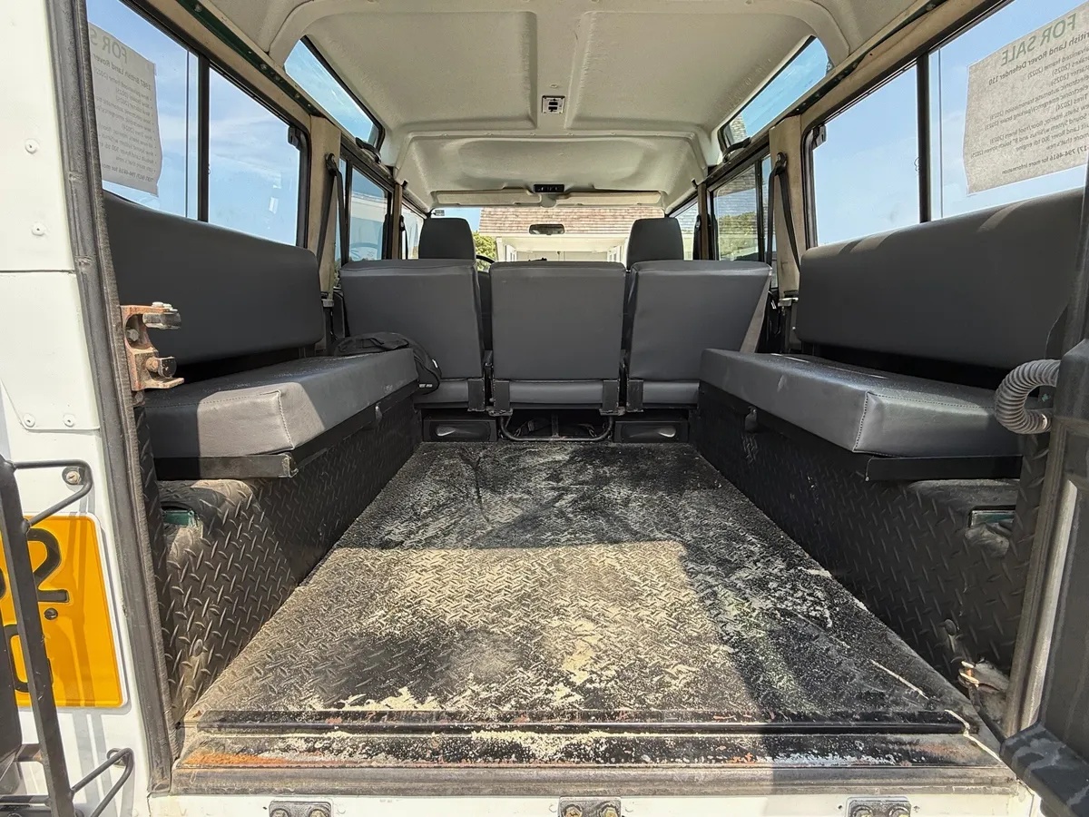 Land-rover-Defender-1987-White-Grey-1