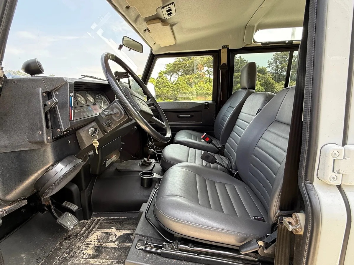 Land-rover-Defender-1987-White-Grey-3