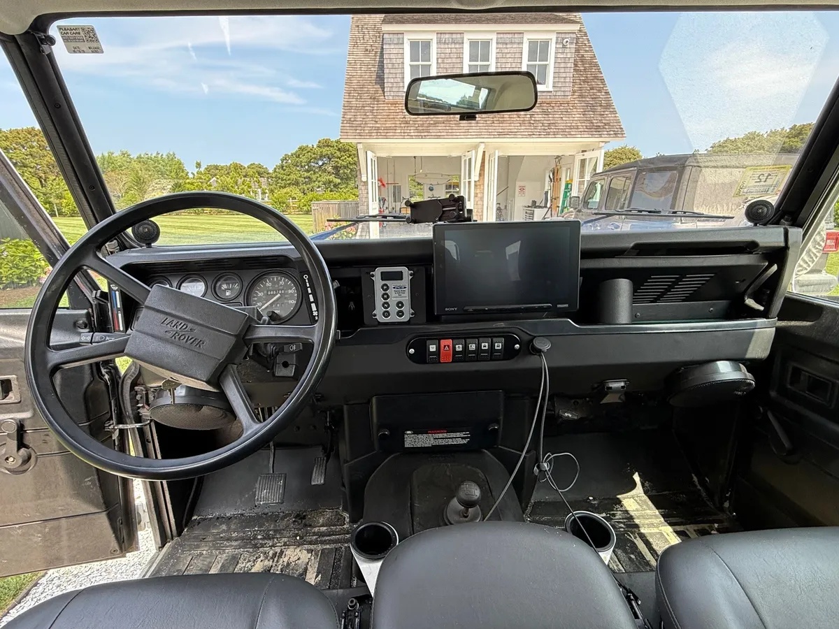 Land-rover-Defender-1987-White-Grey-4