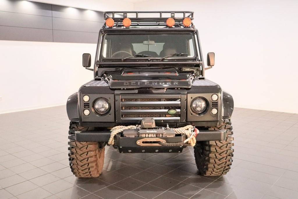 Land-rover-defender-110-1993-black-10