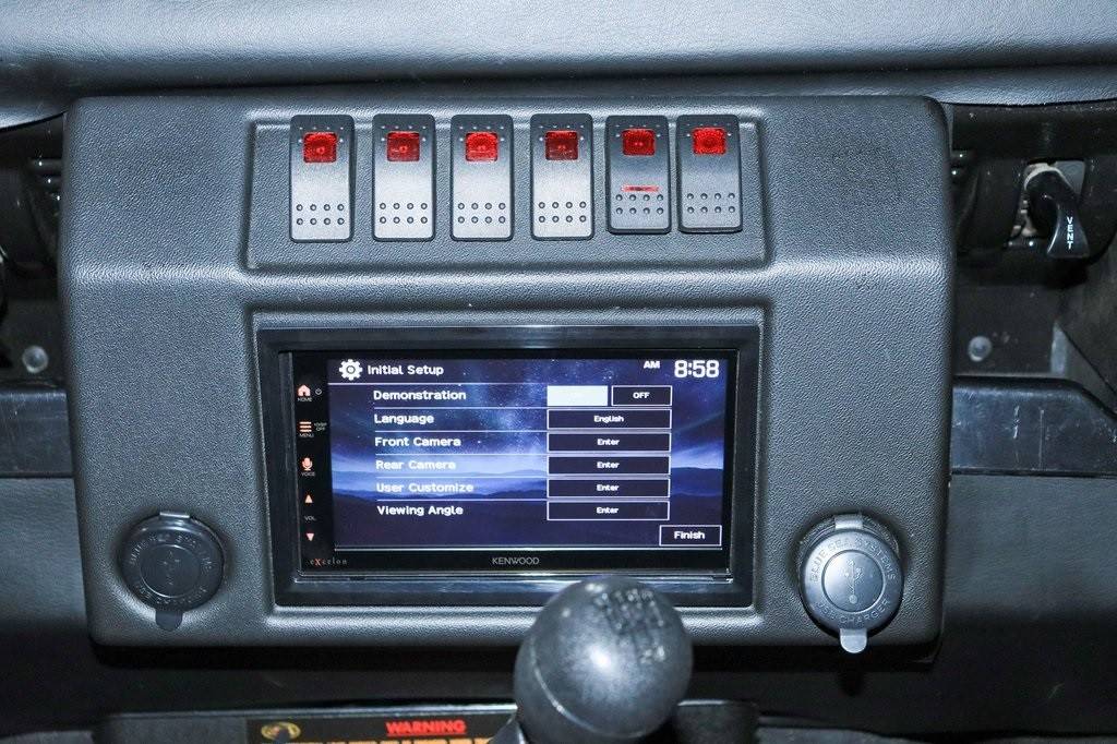 Land-rover-defender-110-1993-black-17