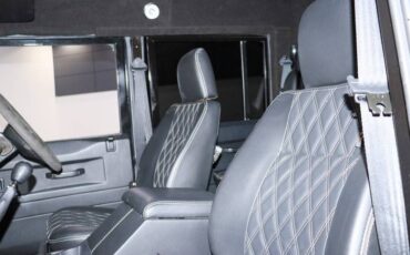 Land-rover-defender-110-1993-black-18