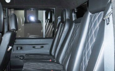 Land-rover-defender-110-1993-black-19