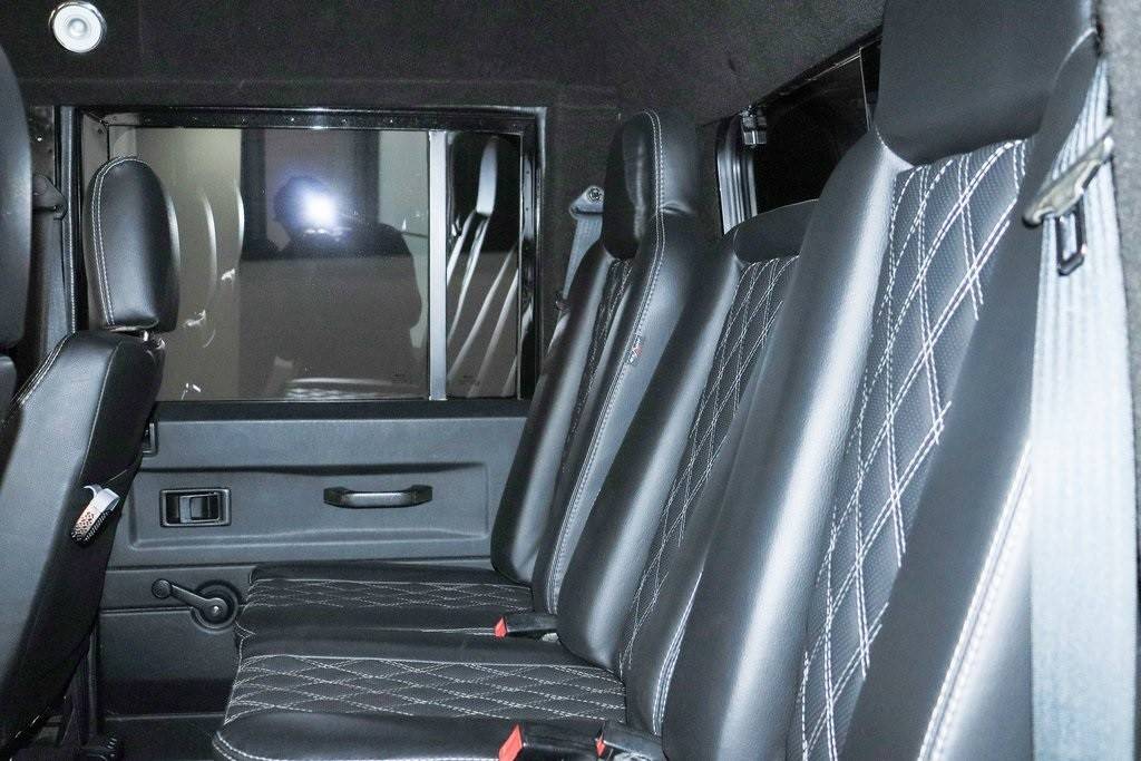 Land-rover-defender-110-1993-black-19