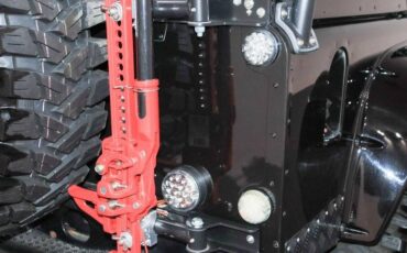 Land-rover-defender-110-1993-black-3