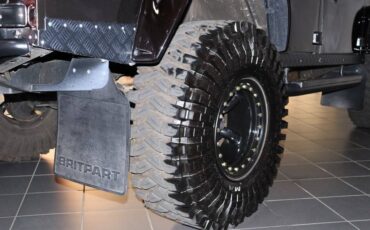 Land-rover-defender-110-1993-black-4