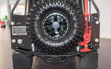 Land-rover-defender-110-1993-black-5