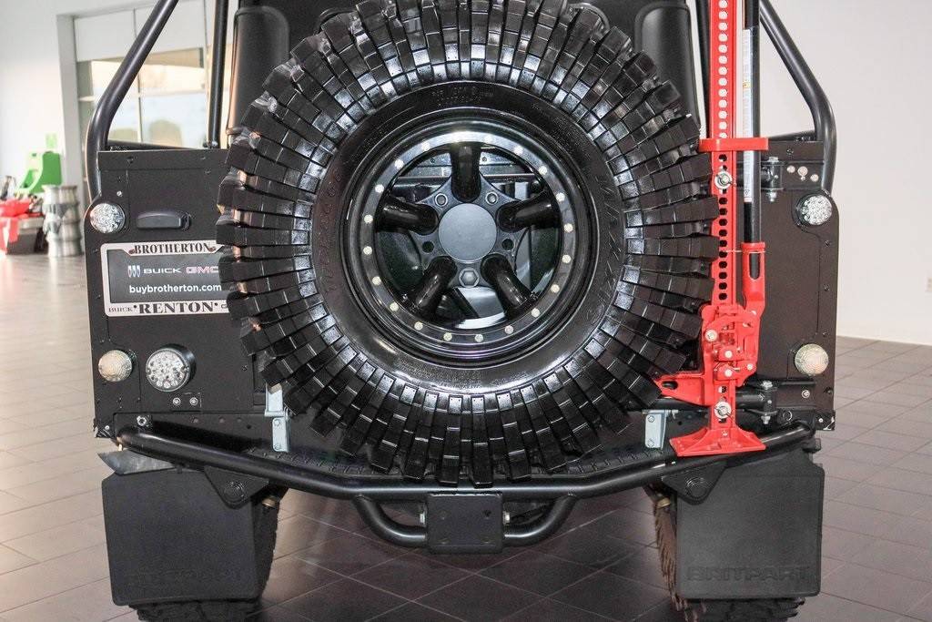 Land-rover-defender-110-1993-black-5