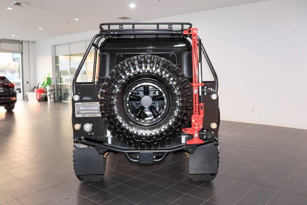Land-rover-defender-110-1993-black-8