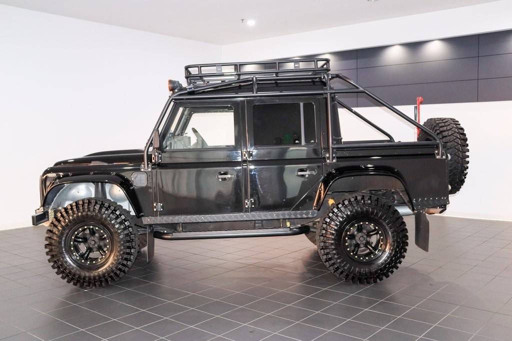 Land-rover-defender-110-1993-black
