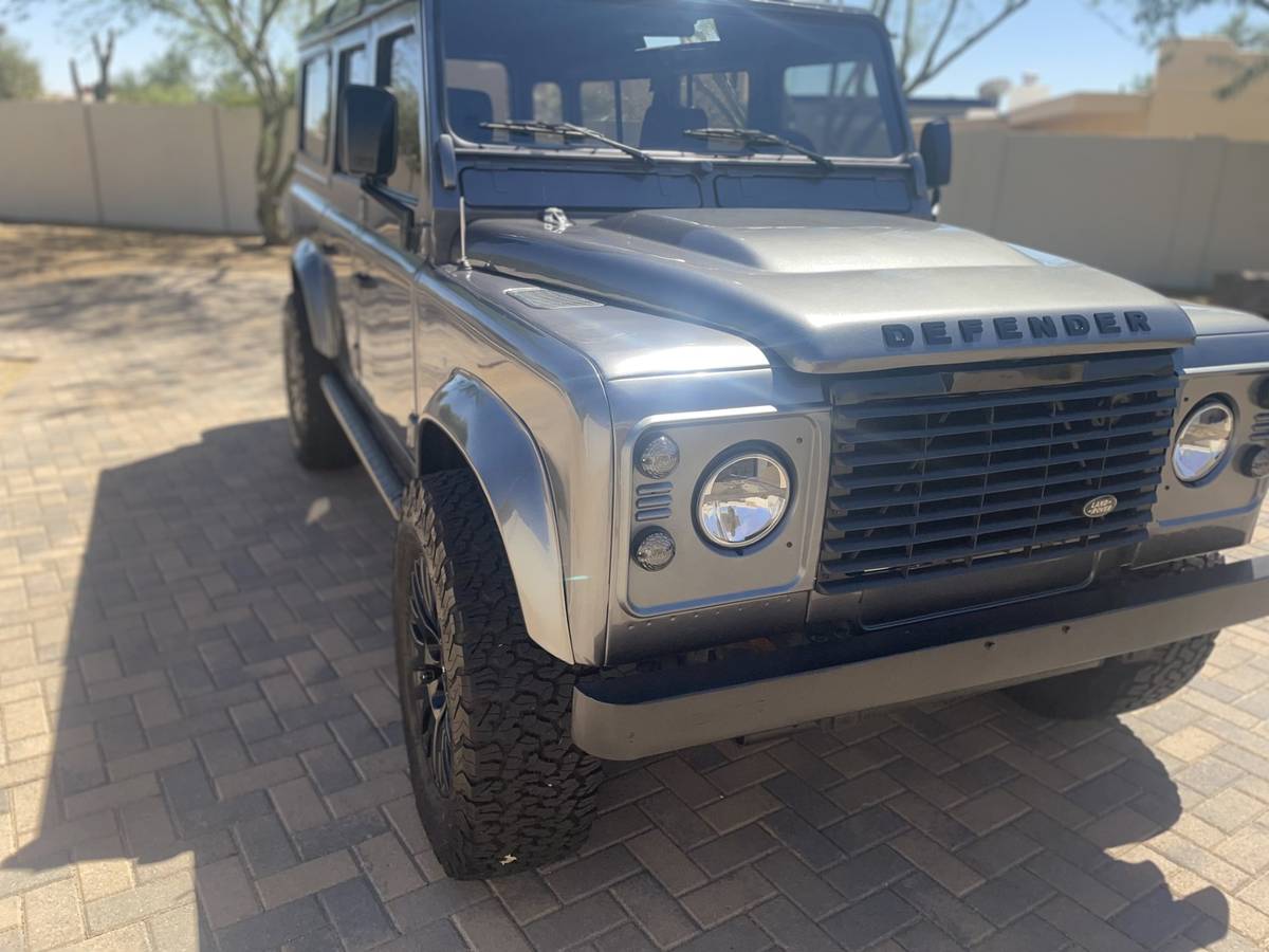 Land-rover-defender-110-1994-grey-2