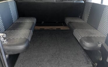 Land-rover-defender-110-1994-grey-7