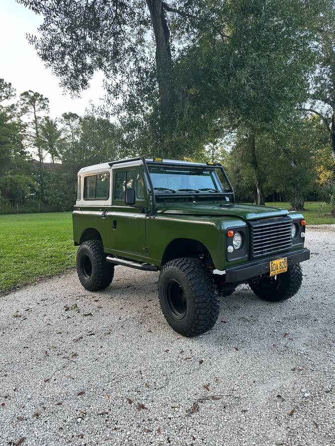 Land-rover-defender-1968-green-1
