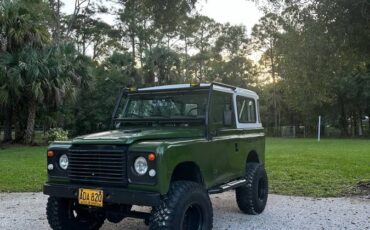 Land-rover-defender-1968-green-2