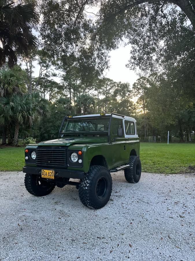 Land-rover-defender-1968-green-2