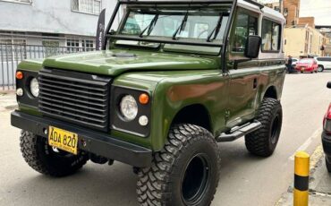 Land-rover-defender-1968-green-4