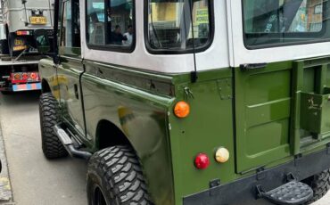 Land-rover-defender-1968-green-5