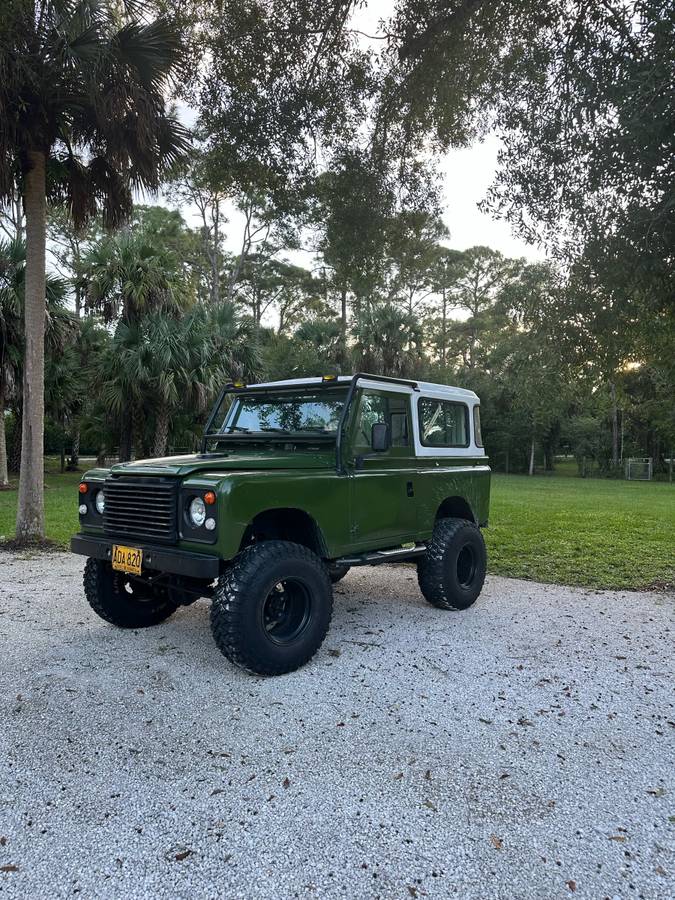 Land-rover-defender-1968-green