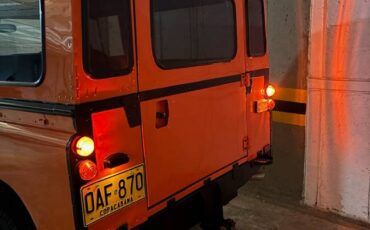 Land-rover-defender-1982-orange-1