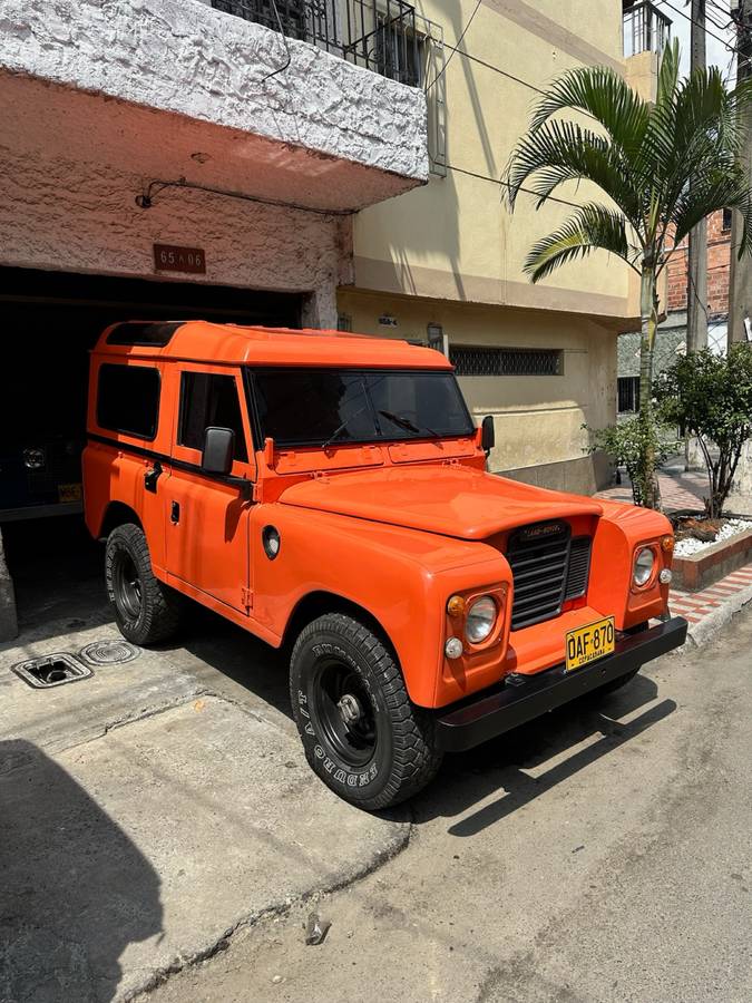 Land-rover-defender-1982-orange-10