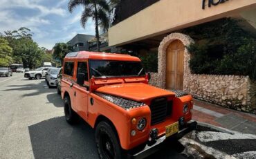 Land-rover-defender-1982-orange-2