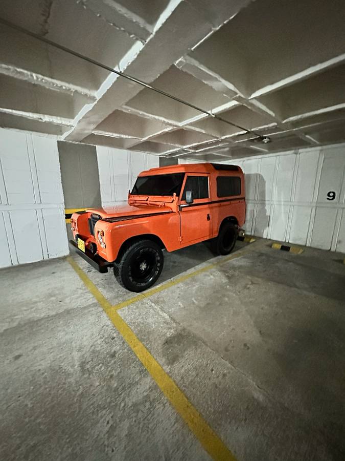 Land-rover-defender-1982-orange-3