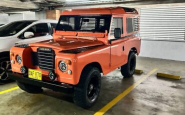Land-rover-defender-1982-orange