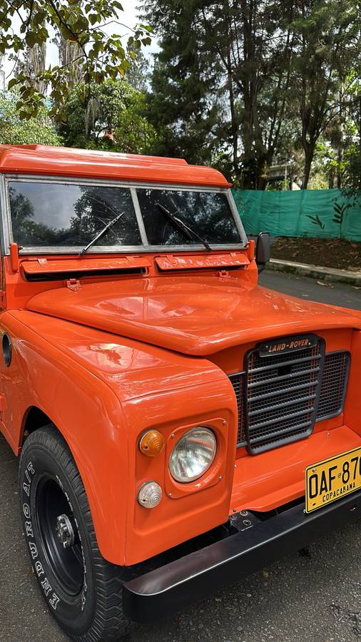 Land-rover-defender-1982-orange-9