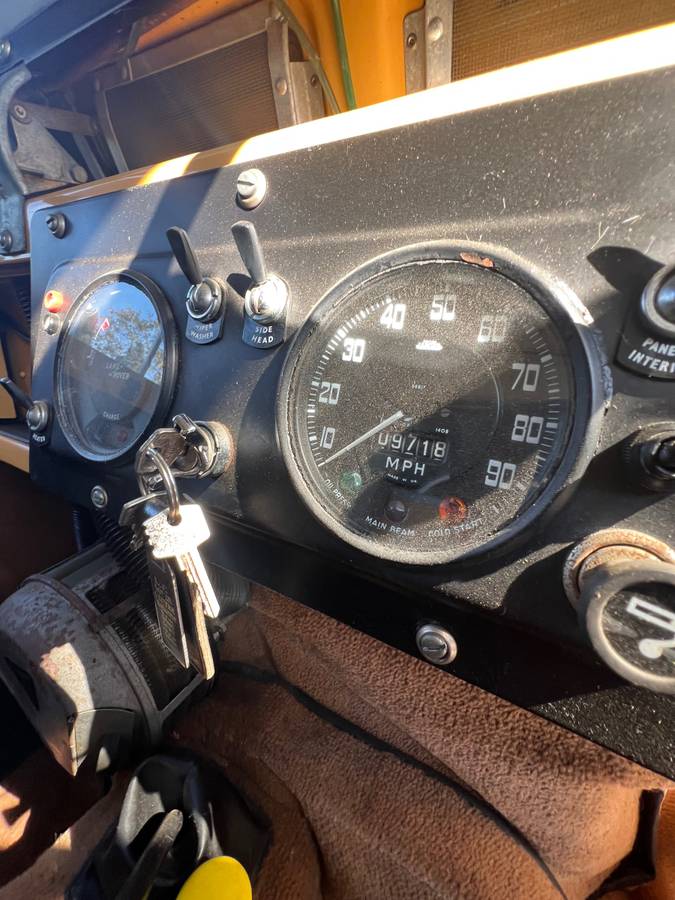 Land-rover-diesel-1963-yellow-13