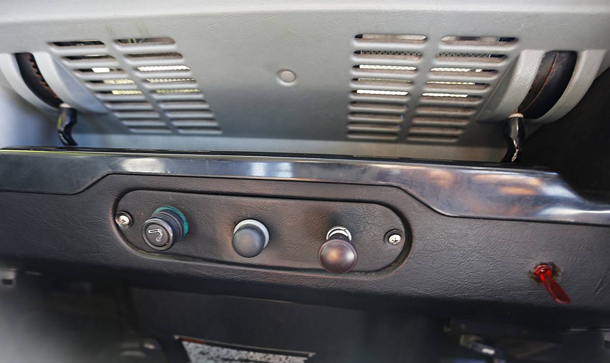 Land-rover-diesel-1989-green-18