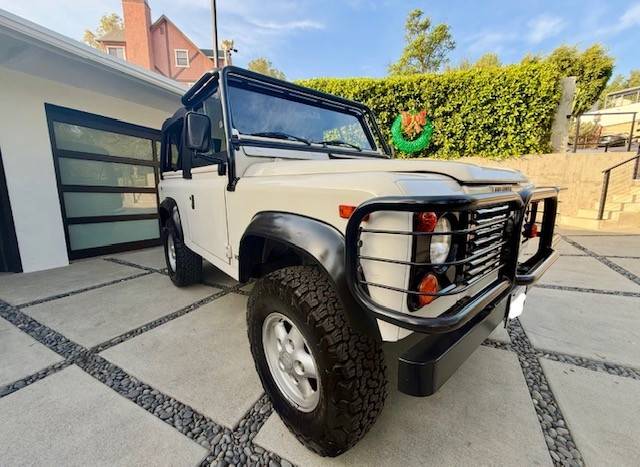 Land-rover-nas-90-1995-white-1