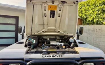 Land-rover-nas-90-1995-white-10