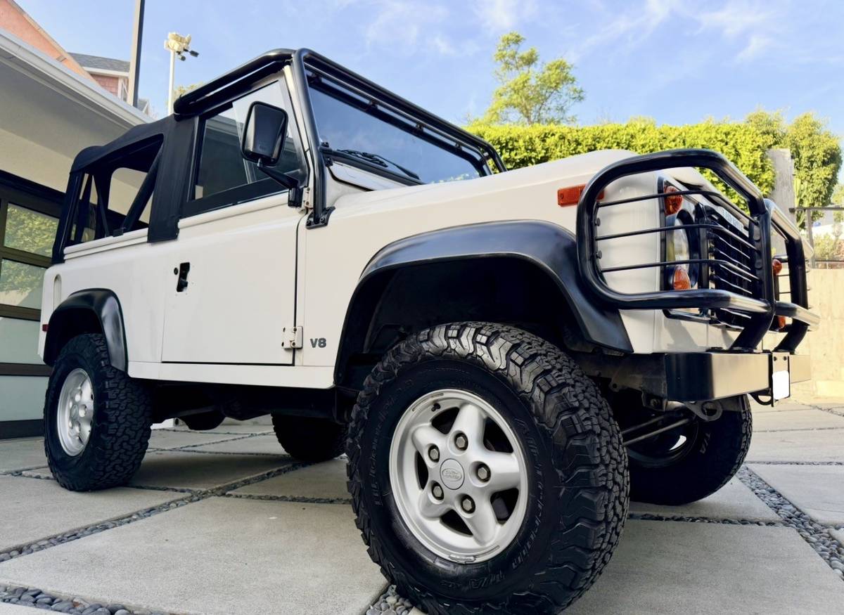 Land-rover-nas-90-1995-white-11